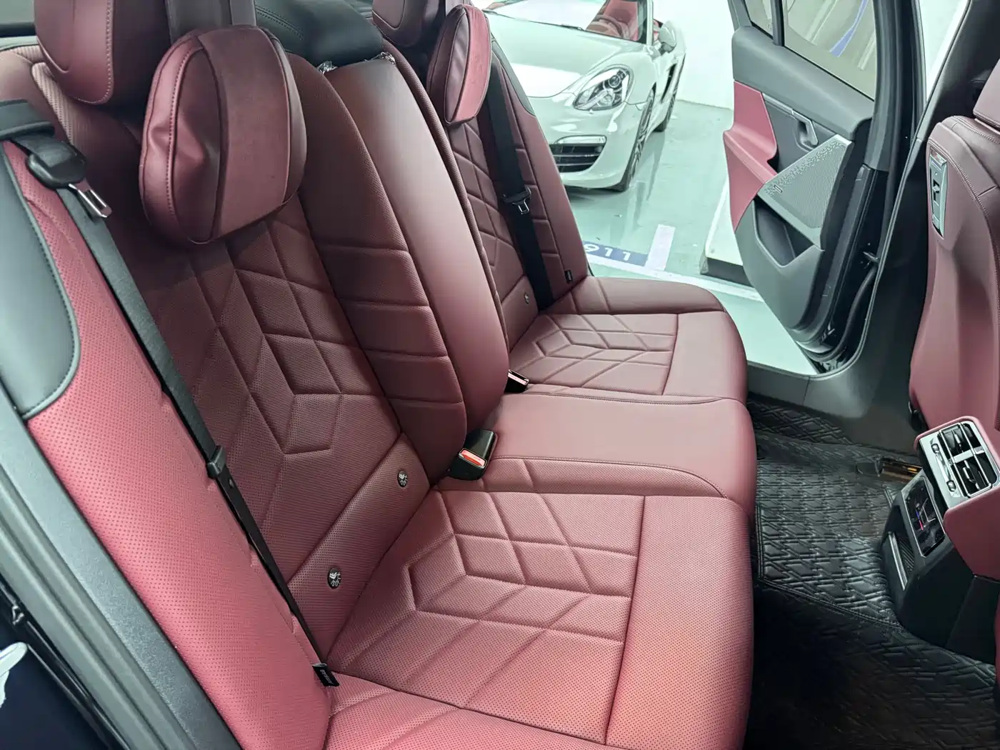 BMW 5 Series 2025 530Li Leading M Sport Package фото 17
