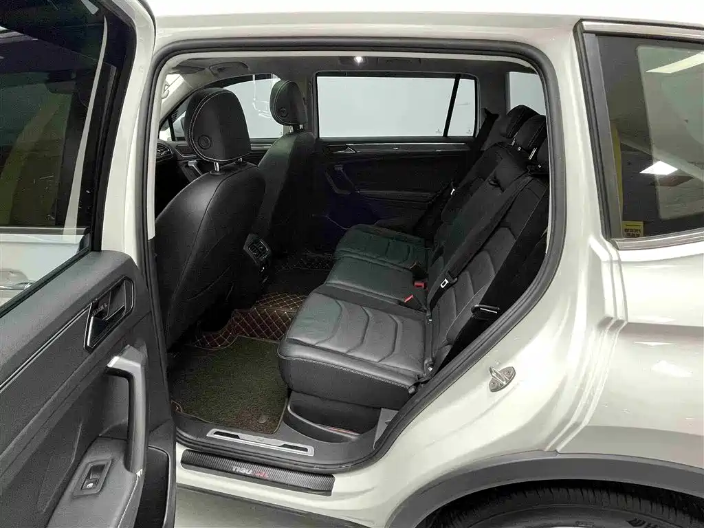 Volkswagen Tiguan L 2021 330TSI Automatic 2WD R-Line Premium фото 5