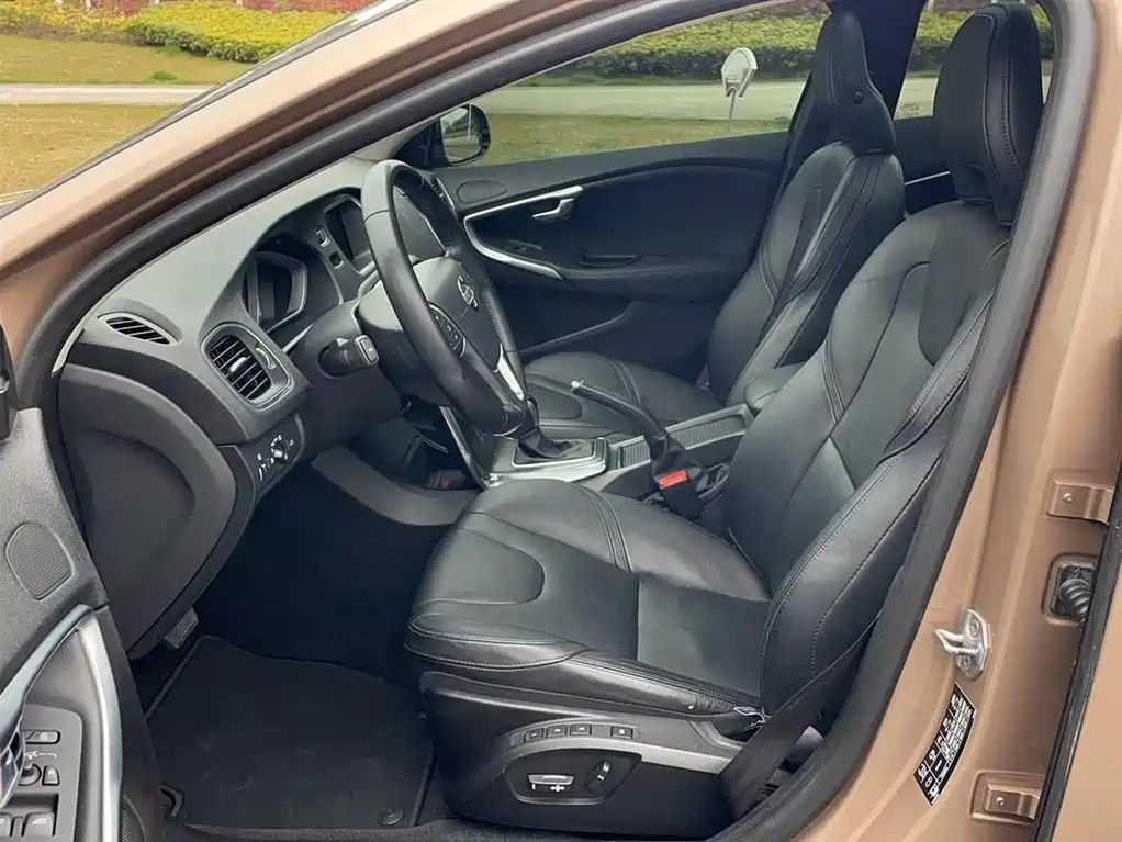 Фото 23 - Volvo V40