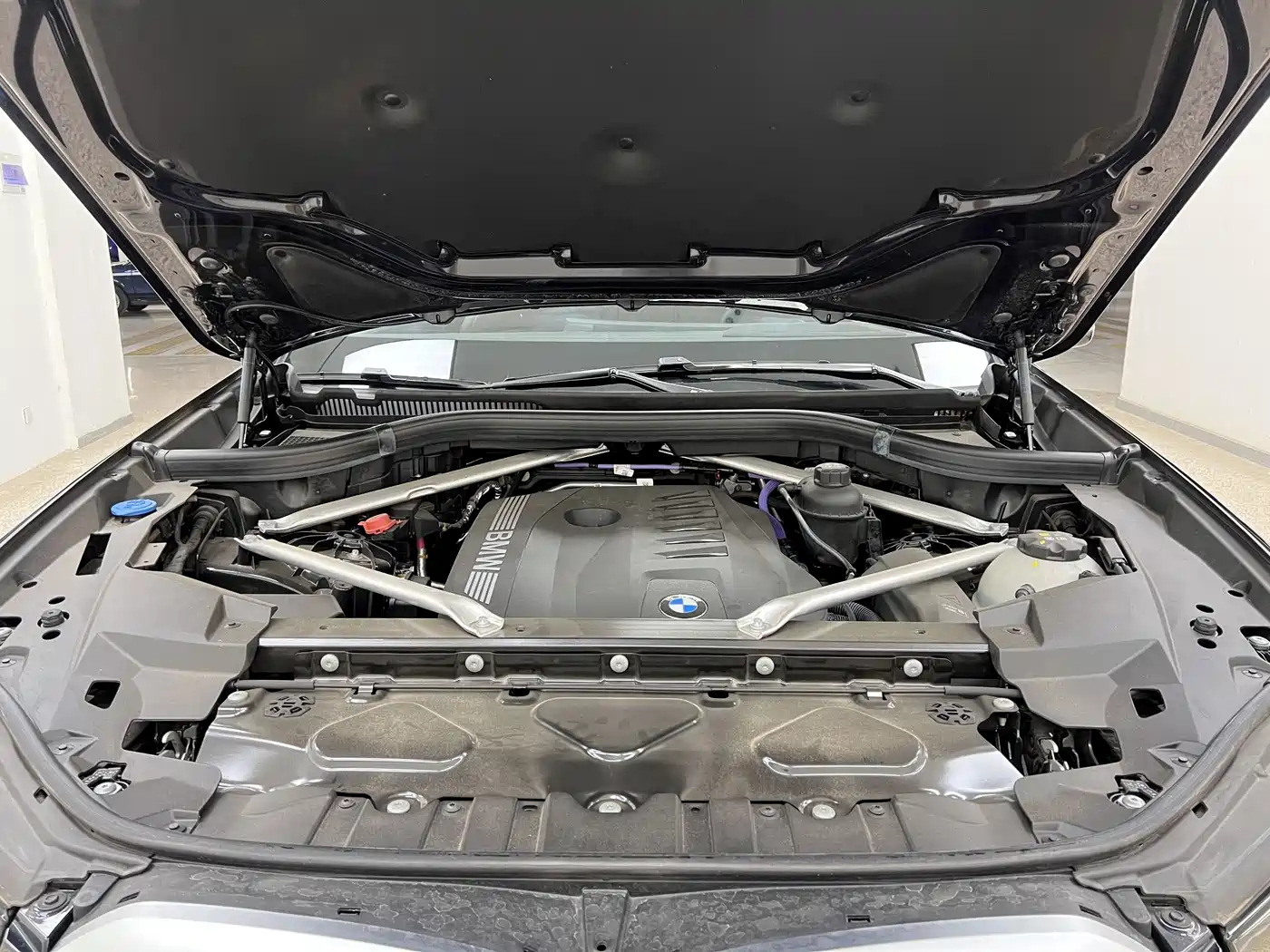 BMW X5 2025 Model xDrive 40Li M Sport Blackout Package фото 32