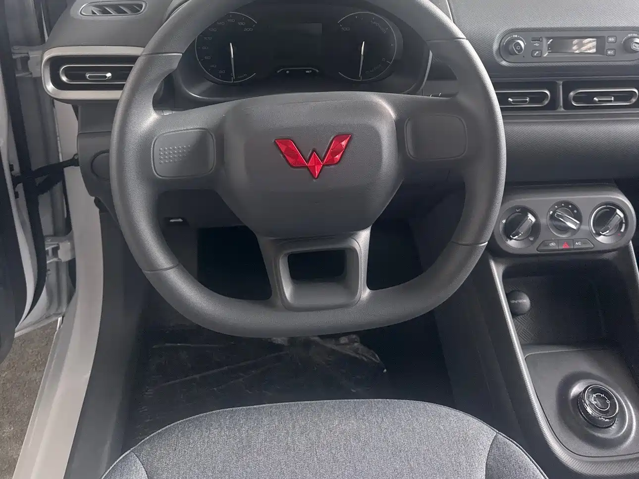 Wuling Motors Wuling Hongguang New Energy 2026 2024 Pure Electric 300KM Standard