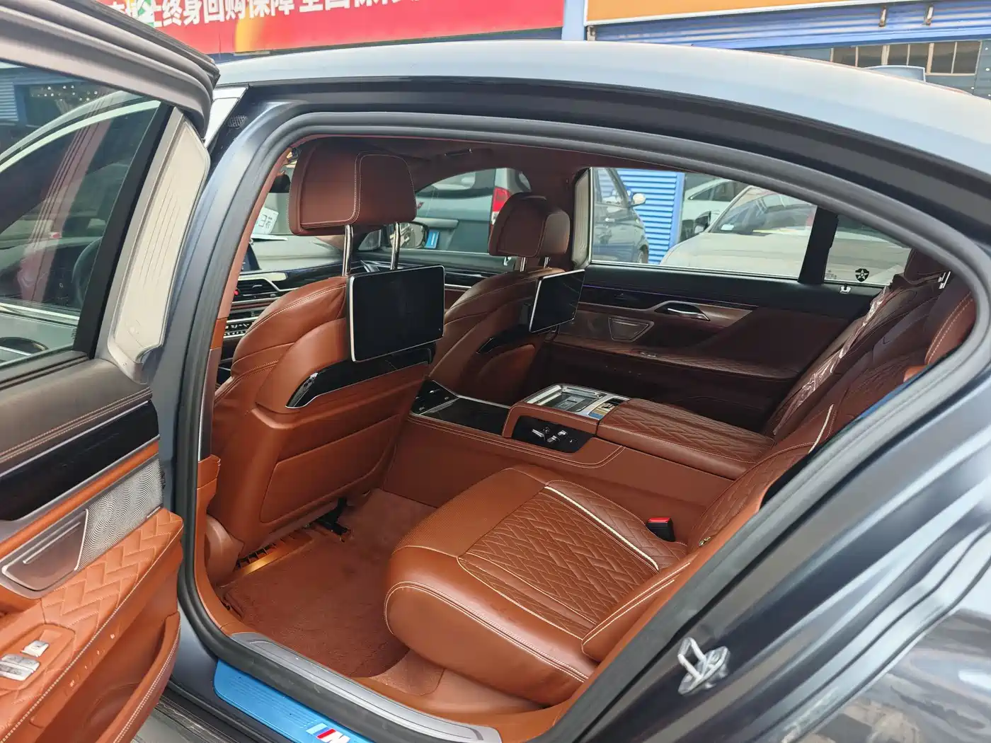 BMW 7 Series 2019 740Li xDrive Executive M Sport Package фото 4