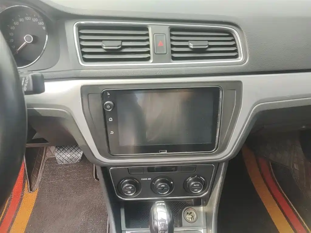 Volkswagen Lavida Tour 2017 180TSI DSG Comfort Edition фото 13
