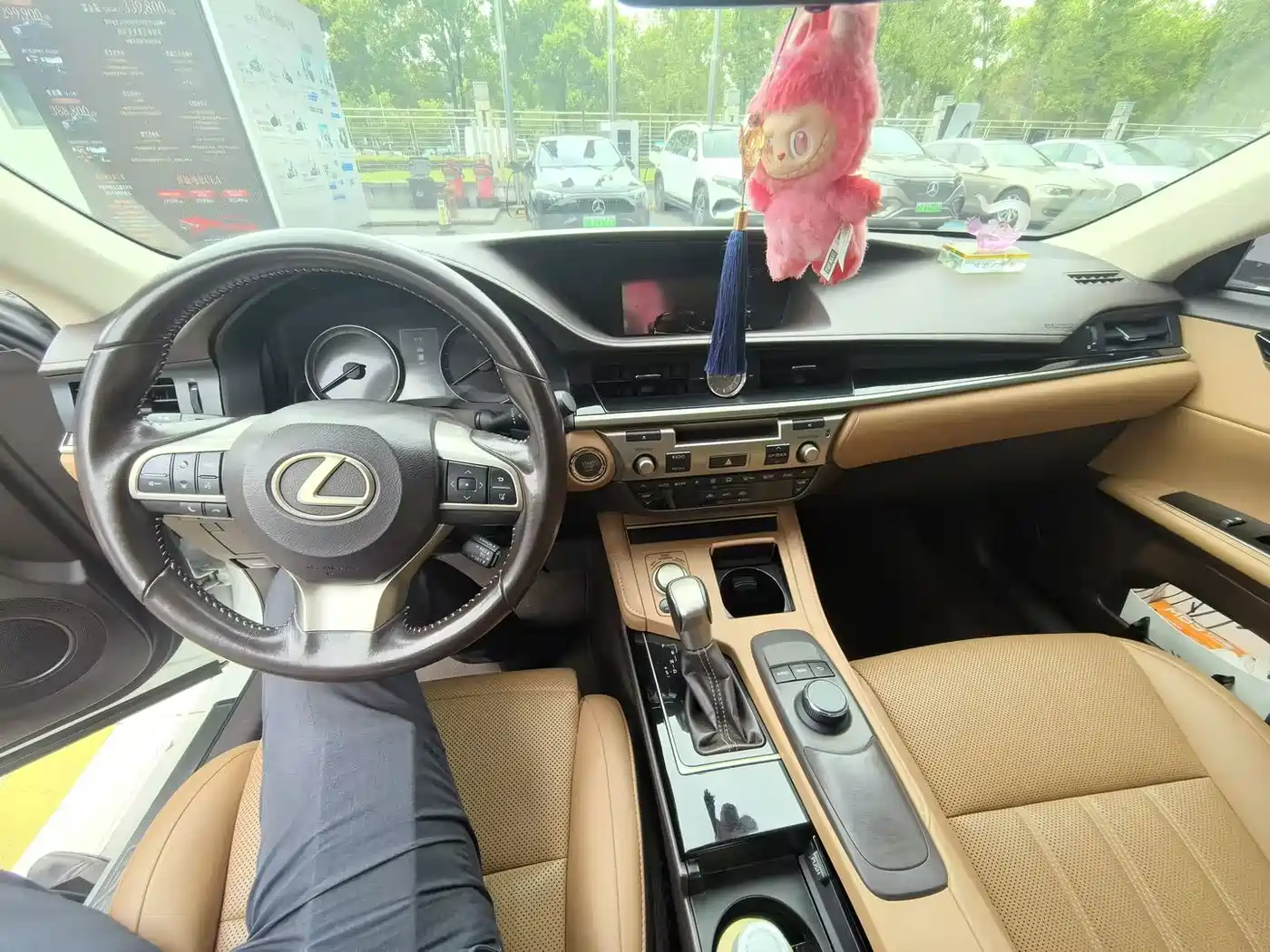 Фото 7 - Lexus ES