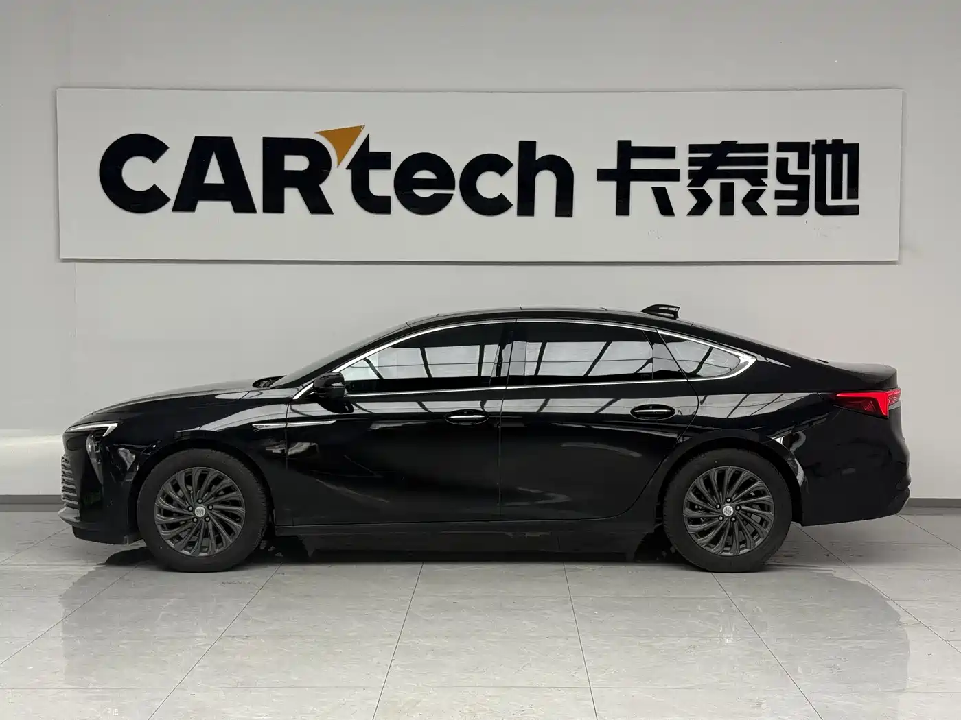 Buick LaCrosse 2025 Model 28T Platinum Edition фото 4