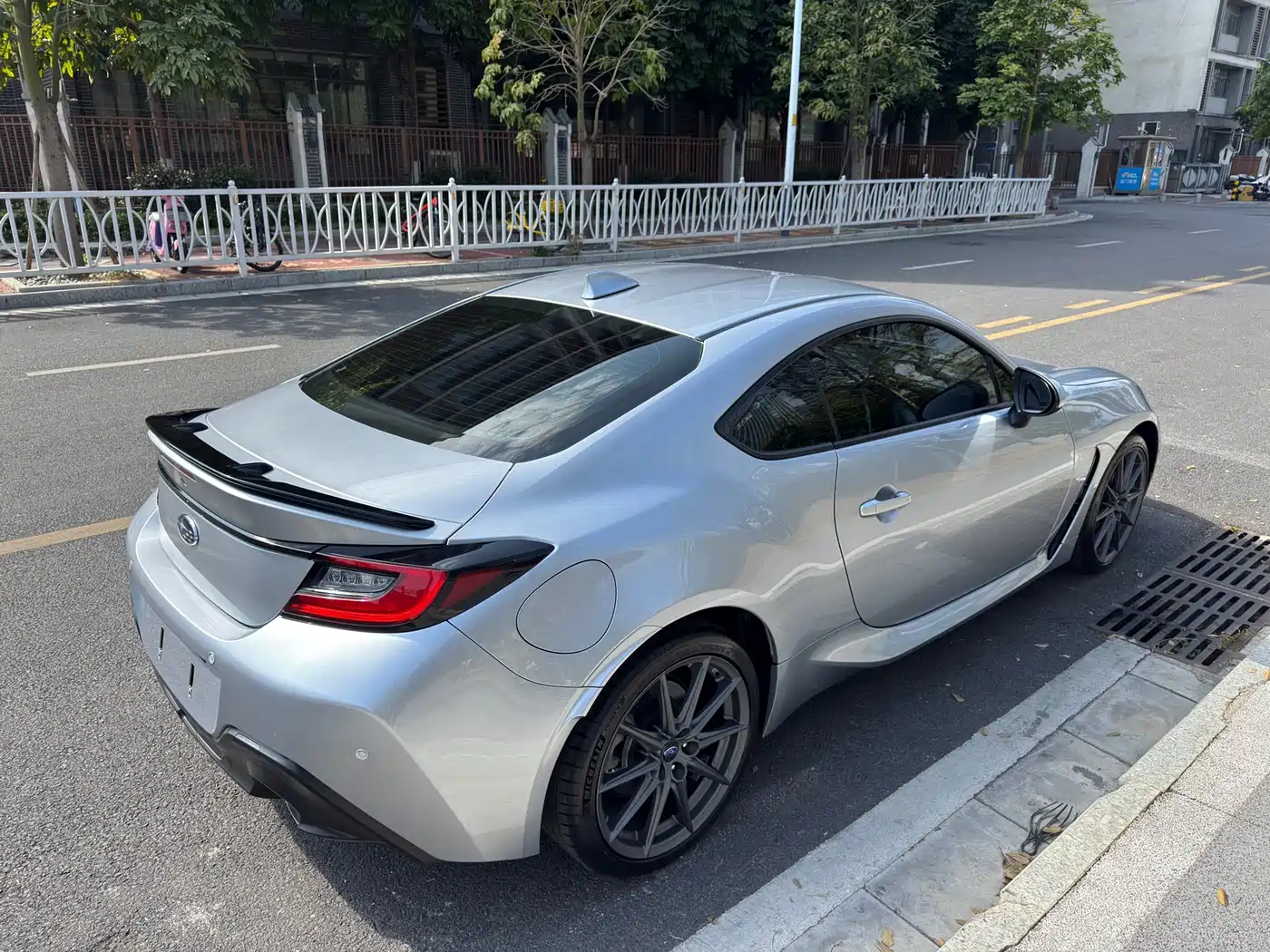 Subaru BRZ 2022 2.4L Manual фото 6