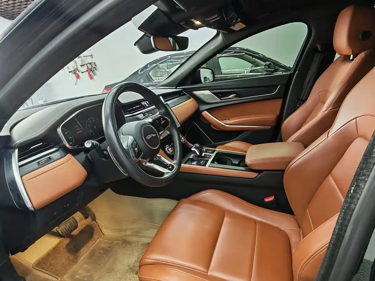 Фото 4 - Jaguar XFL