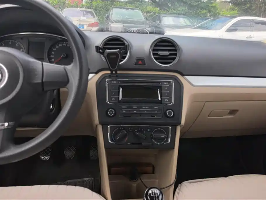 Volkswagen Jetta 2013 1.6L Manual Comfort фото 13