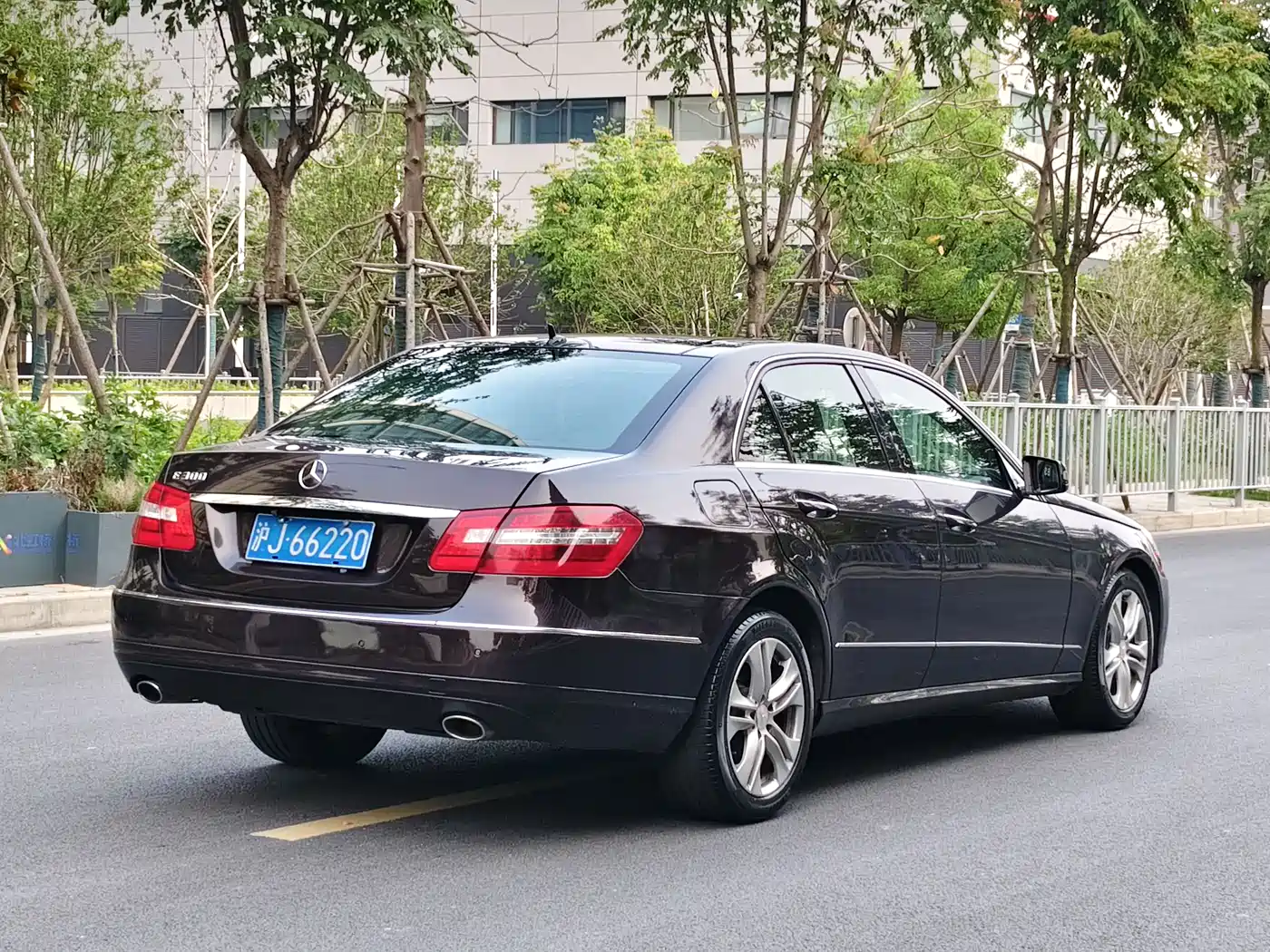 Mercedes-Benz E-Class (Import) 2009 Model E 300 Fashion Version фото 4