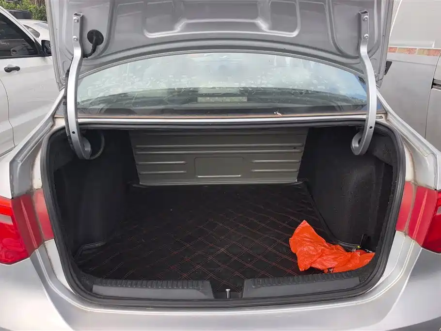 Volkswagen Jetta 2013 1.6L Manual Comfort фото 4
