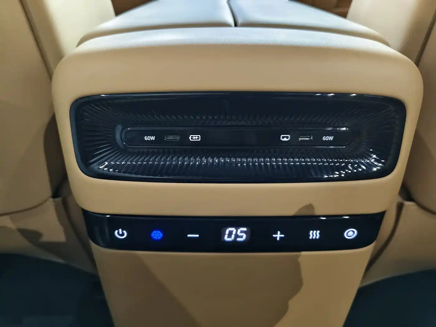 Voyah Auto Voyah Dreamer 2025 PHEV AWD Flagship Kunpeng Edition фото 9
