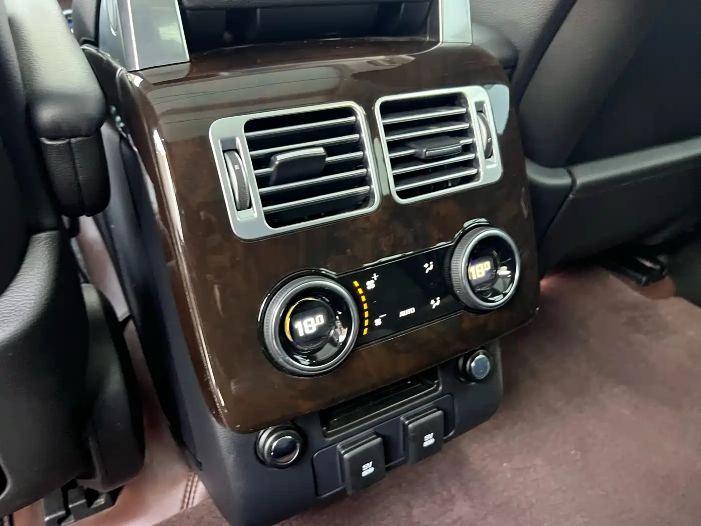 Land Rover Range Rover 2021 3.0 L6 Golden Age Edition фото 20