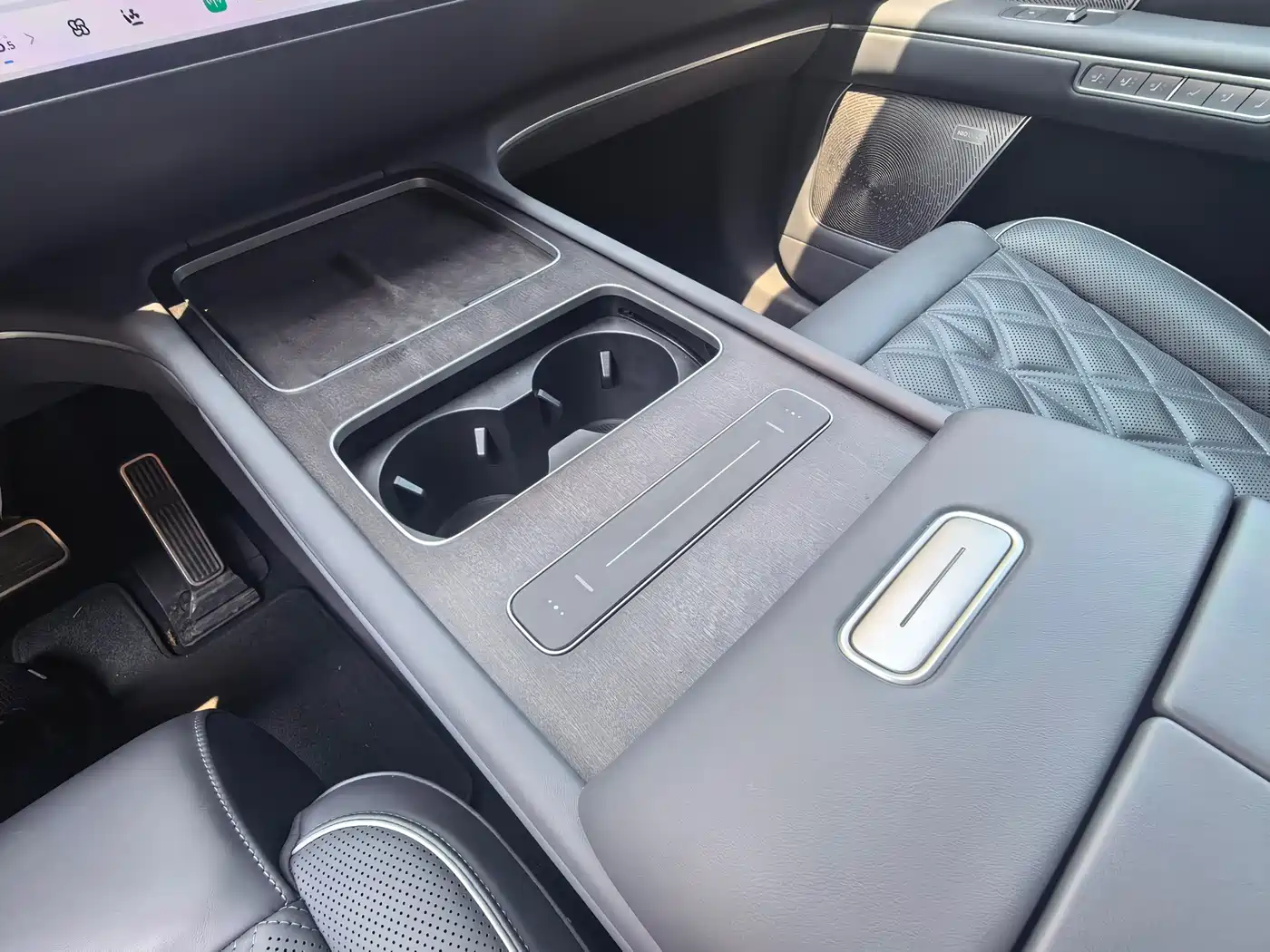 NIO ES8 2025 Base Model 7-Seater фото 26