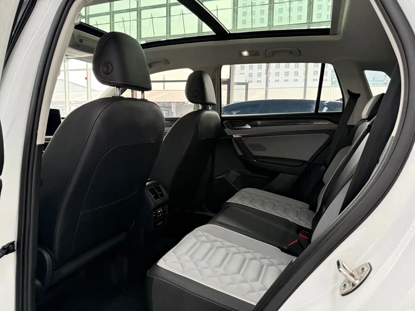Volkswagen Tayron 2023 280TSI 2WD Luxury Plus Advanced Edition фото 6