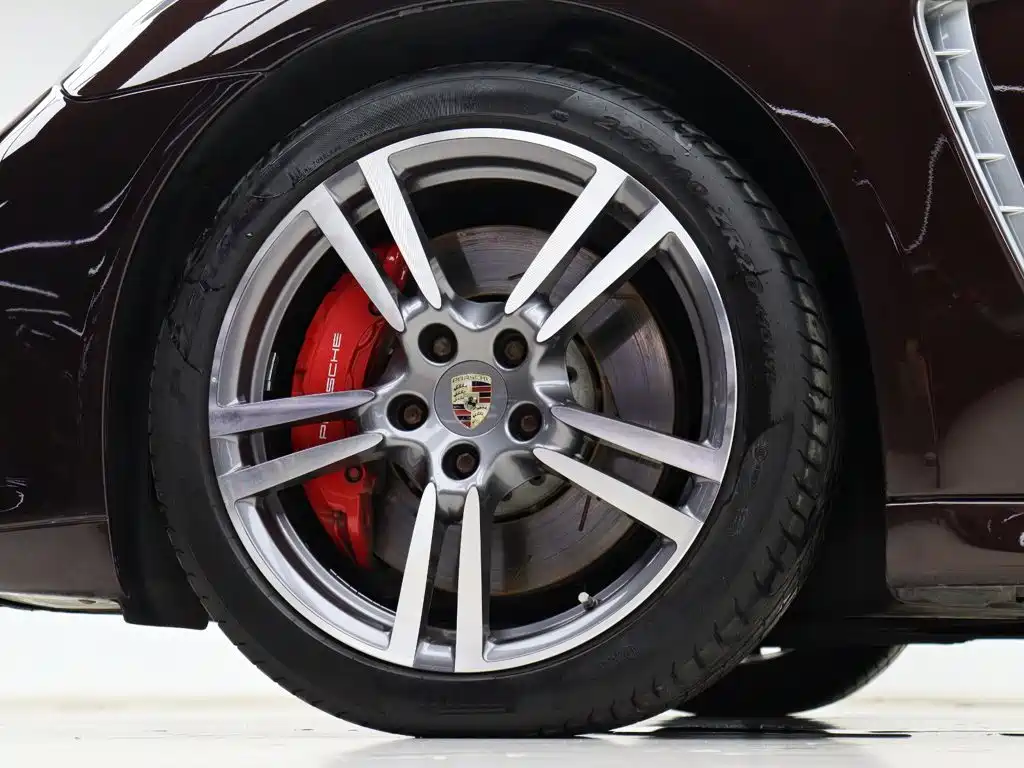 صورة 30 - Porsche Panamera