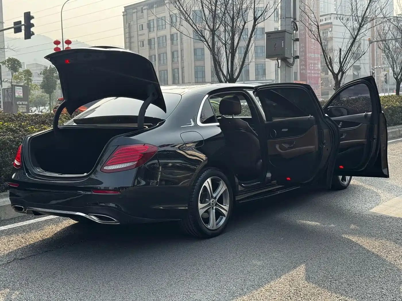 Mercedes-Benz E-Class 2016 E 200 L Sport Type фото 24