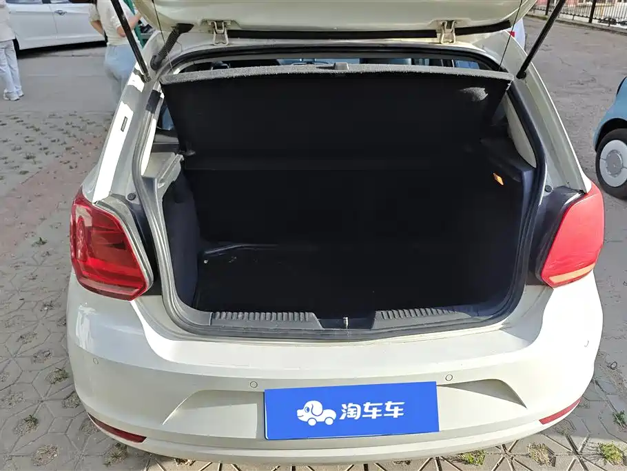 Volkswagen Polo 2016 1.6L Manual Comfort фото 4