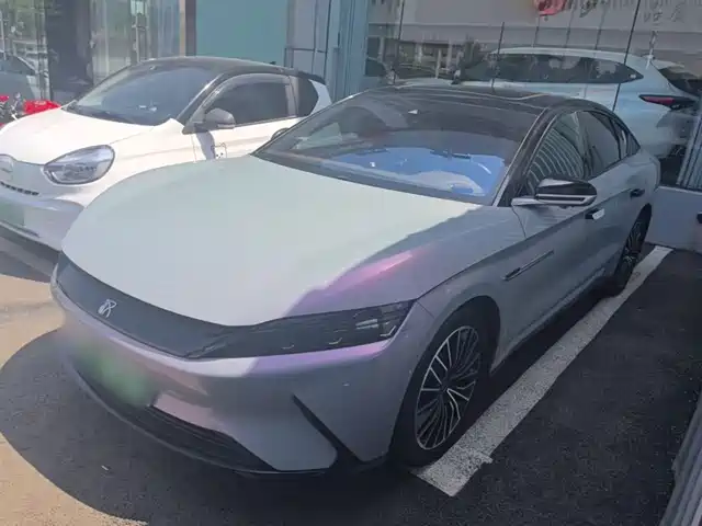 BYD Han EV, Максимальный запас хода, Люкс
