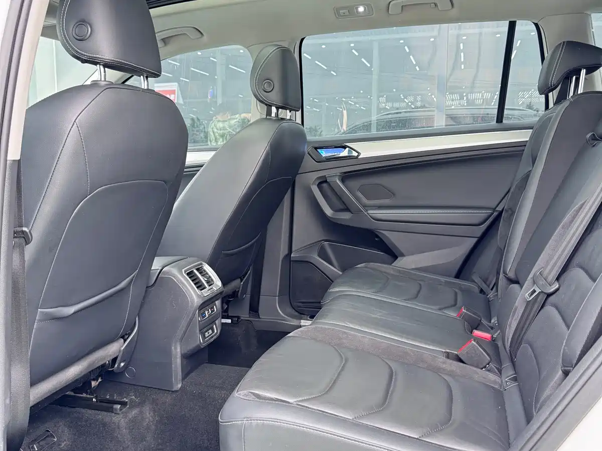 Volkswagen Tiguan L 2018 380TSI Automatic AWD Luxury Edition фото 11