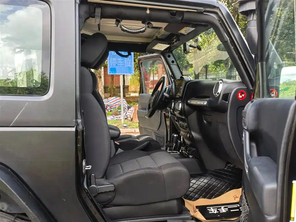 Jeep Wrangler 2011 2011 3.8L Rubicon 2-Door