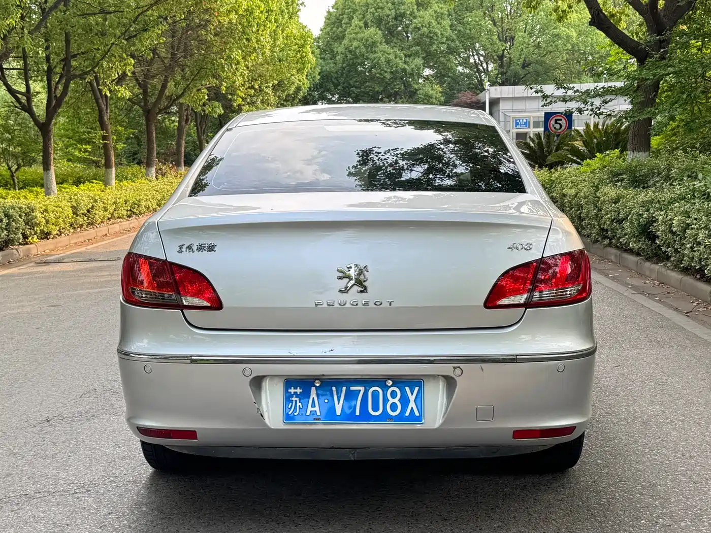 Peugeot 408 2010 2.0L Automatic Premium Edition фото 4