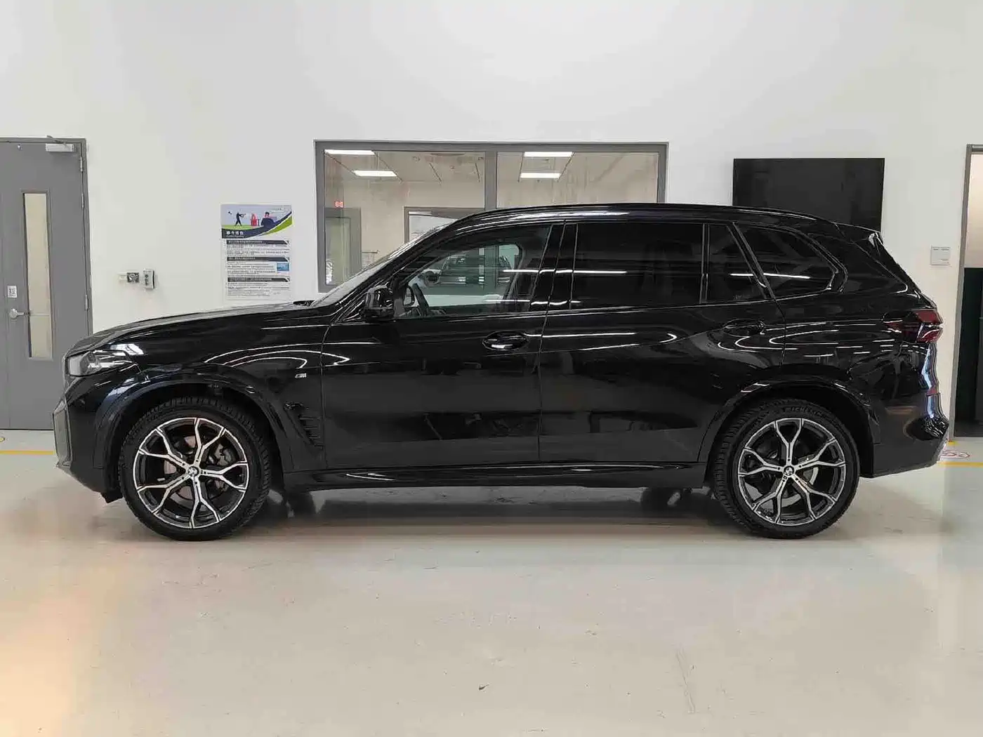 BMW X5 2023 xDrive 30Li Premium M Sport Package фото 4