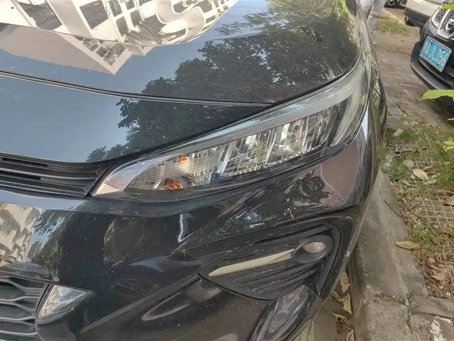 Toyota Wildlander 2023 2.0L CVT FWD LE фото 5