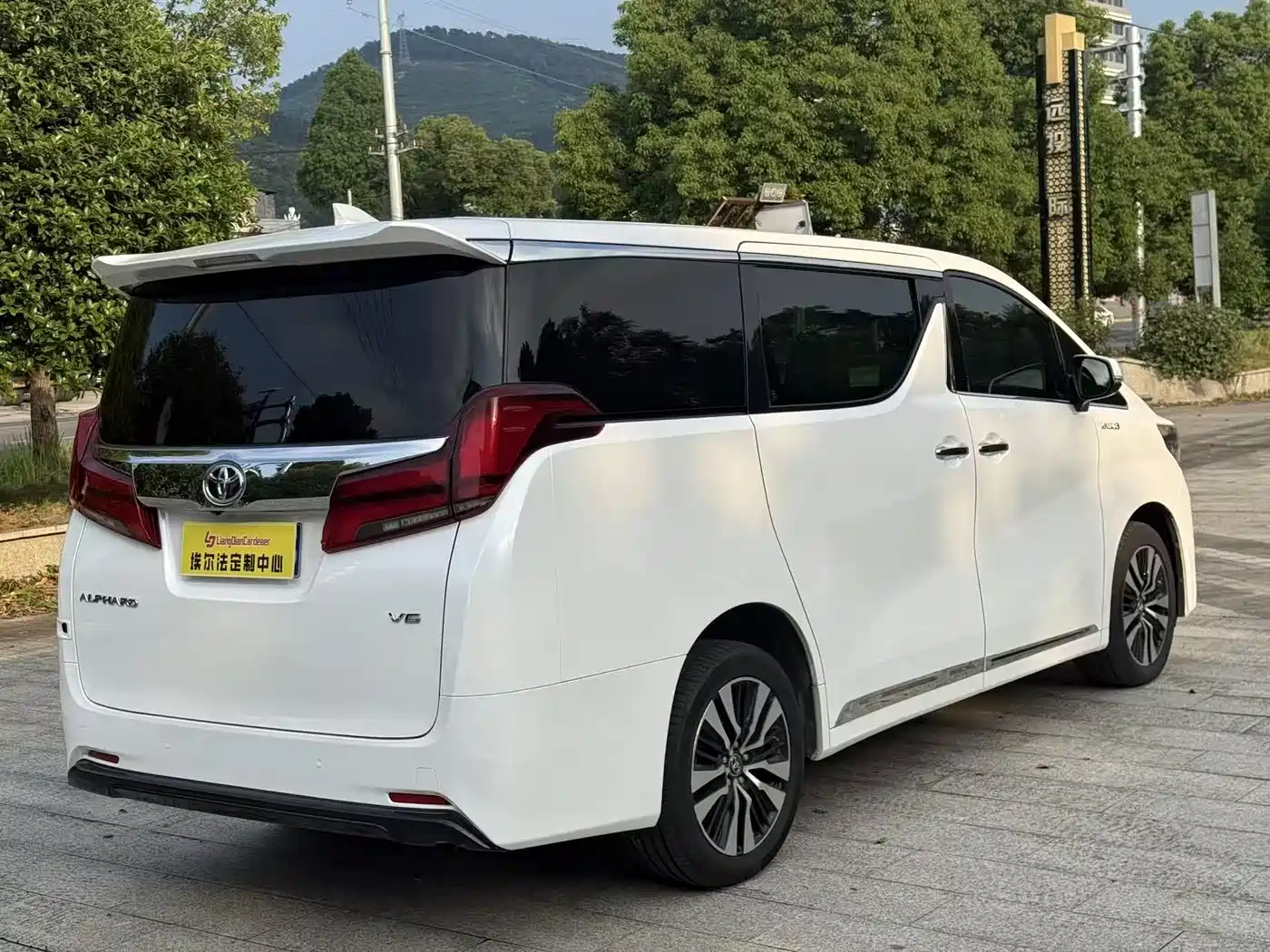 Toyota Alphard 2018 3.5L Luxury фото 5