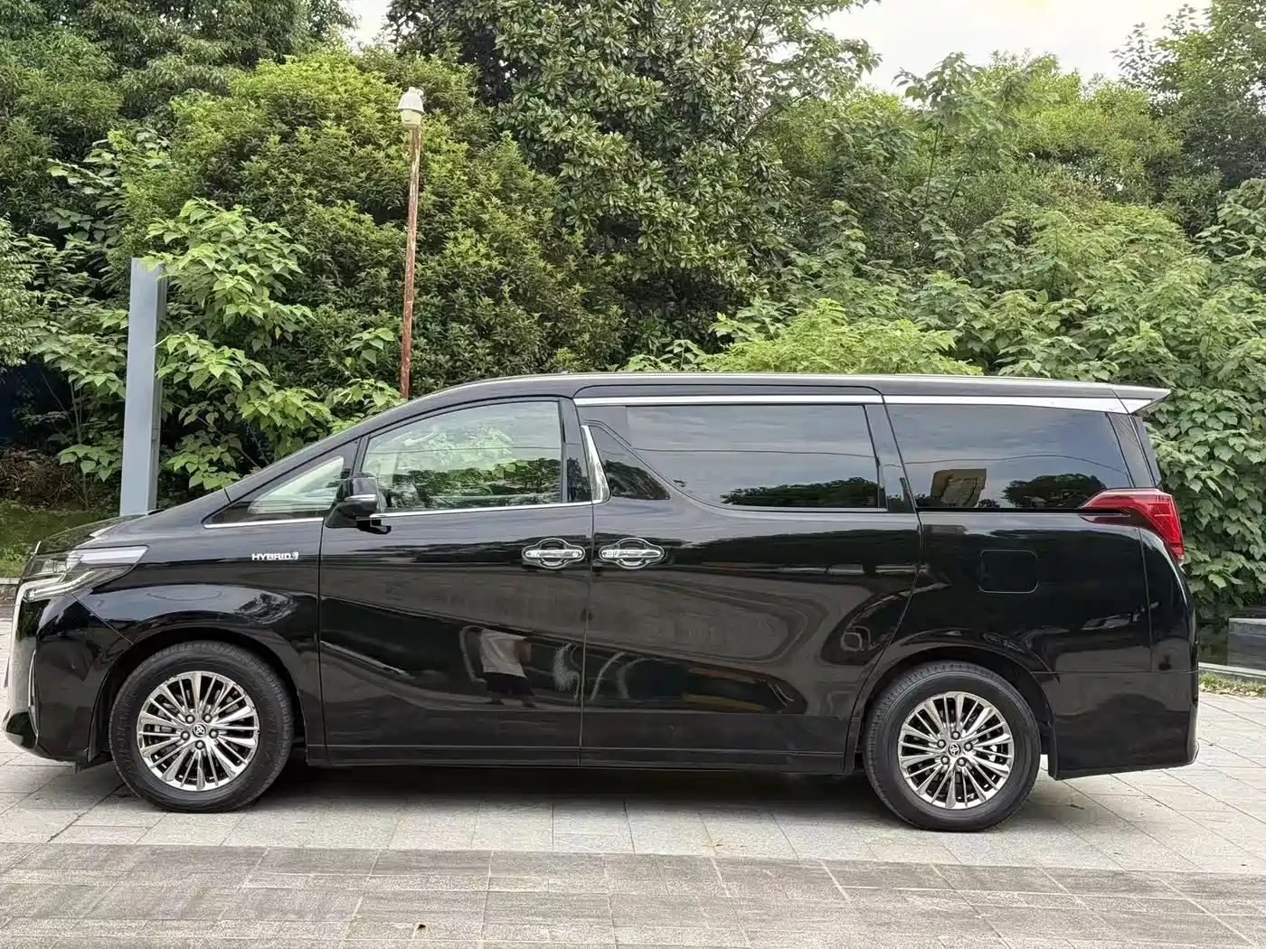 Toyota Alphard 2019 Hybrid 2.5L Premium Edition фото 6