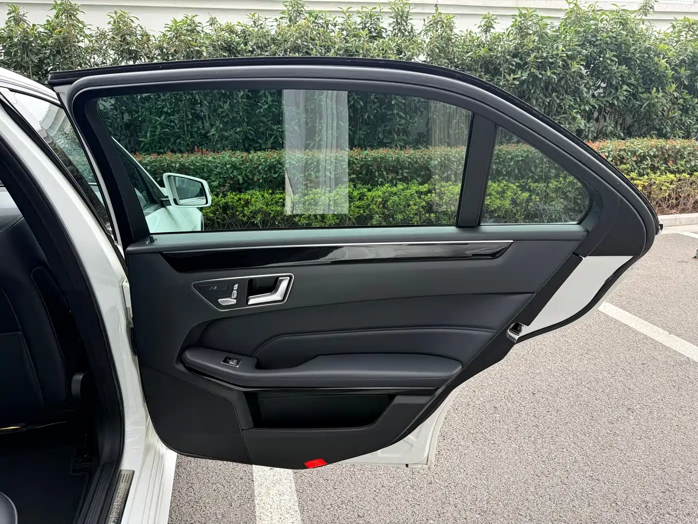 Mercedes-Benz E-Class 2015 E 260 L Sport фото 38