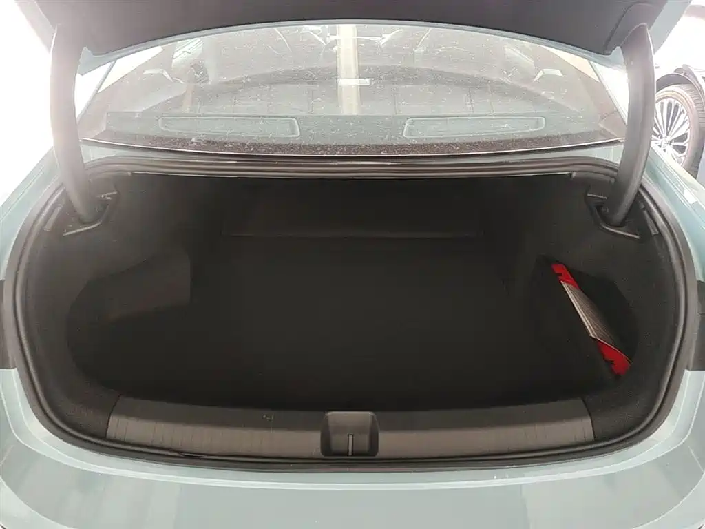 Volkswagen Passat 2025 Model Pro 380TSI Starlight Dragon Premium Edition фото 15