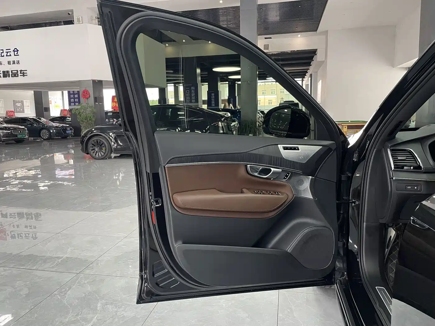 Volvo XC90 Plug-in Hybrid 2023 2024 T8 Premium Luxury 7-Seater