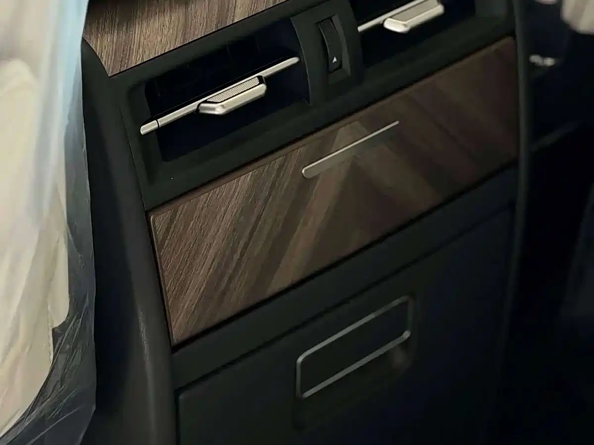 Lexus LM 2025 Model 500h Six-Seater Prestige Edition фото 13