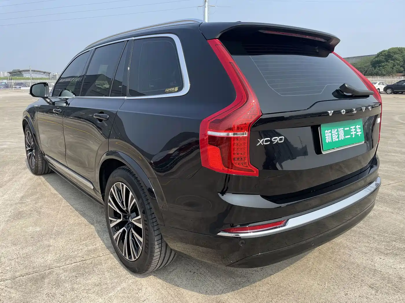 Volvo XC90 Plug-in Hybrid 2023 2024 T8 Premium Luxury 7-Seater