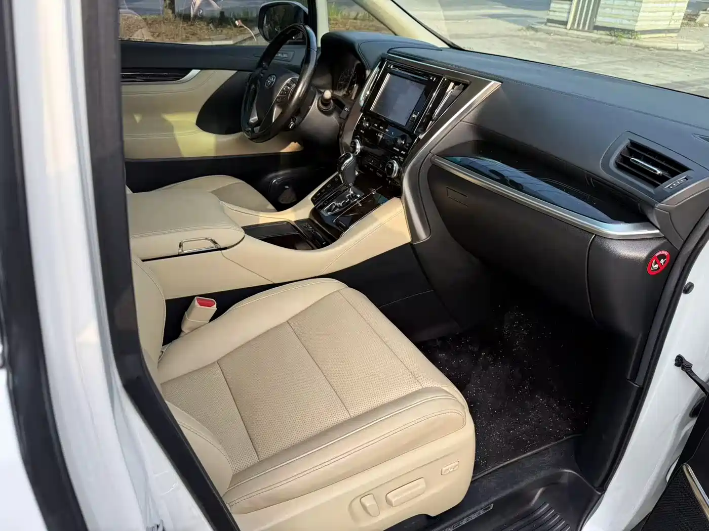 Toyota Alphard 2018 3.5L Luxury фото 7