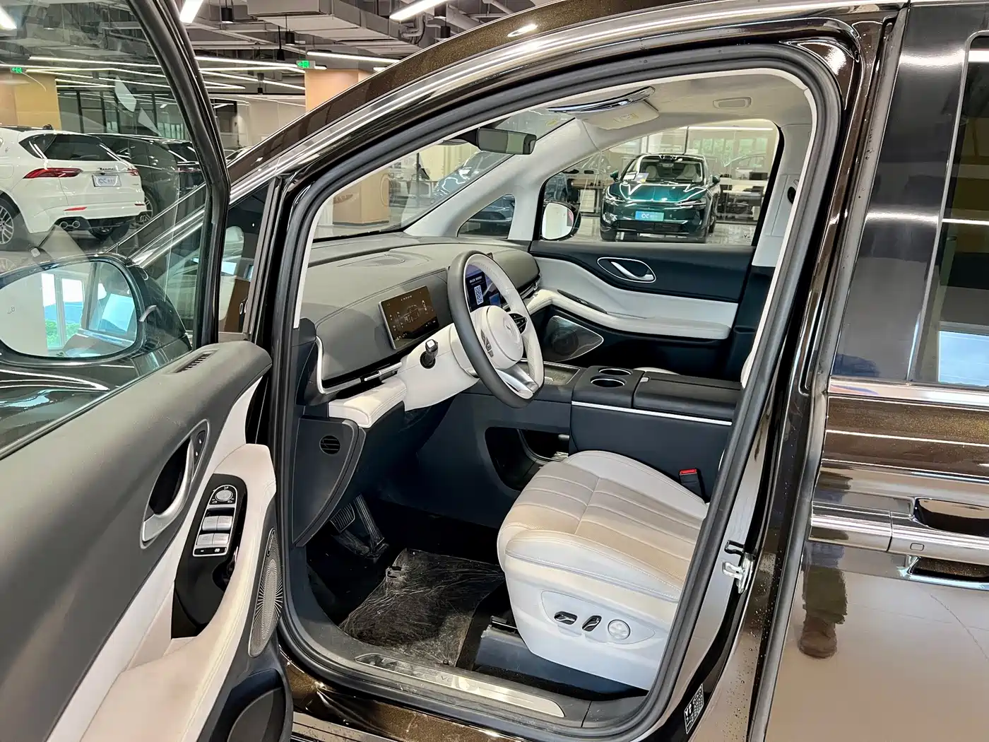 Voyah Auto Voyah Dreamer 2025 2025 Model PHEV 4WD Premium QianKun Edition