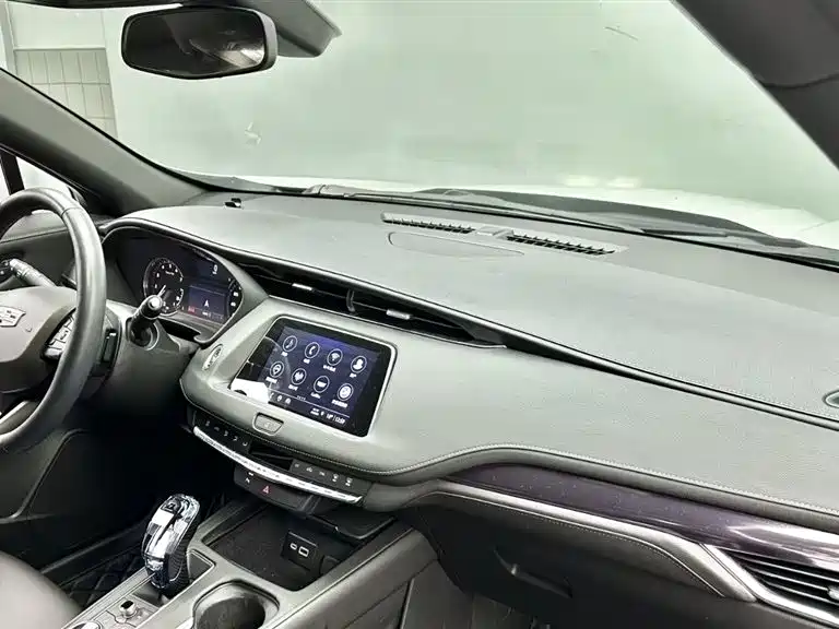 Cadillac XT4 2026 2022 28T FWD Luxury