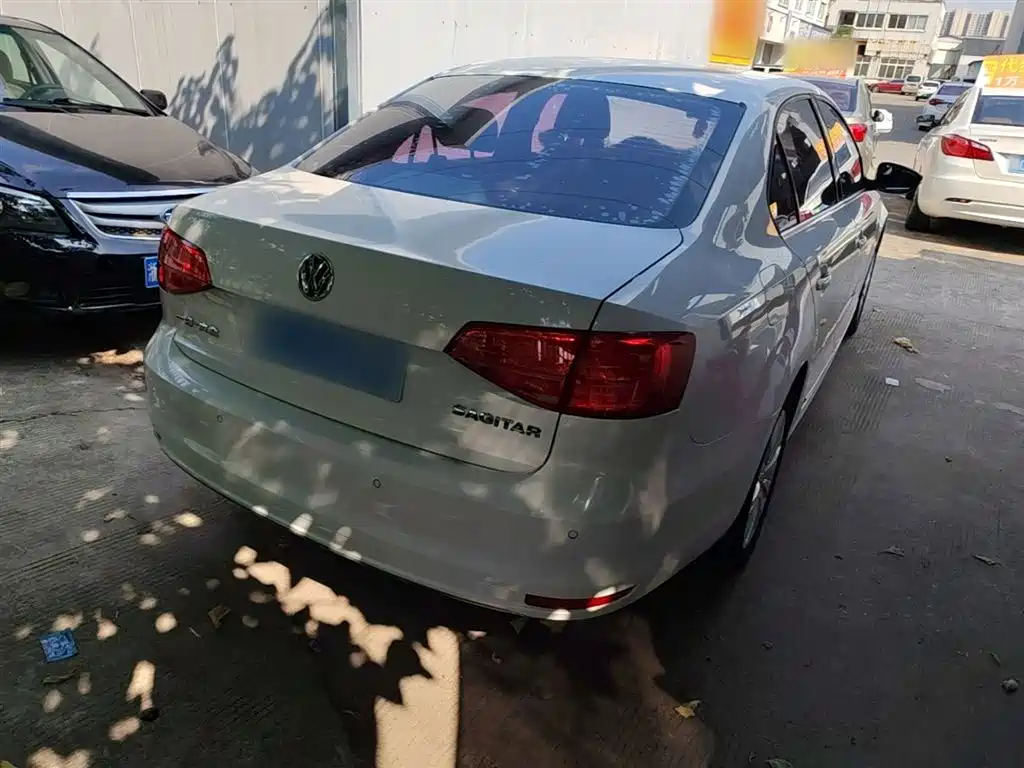 Volkswagen Sagitar 2015 1.6L Automatic Comfort фото 7