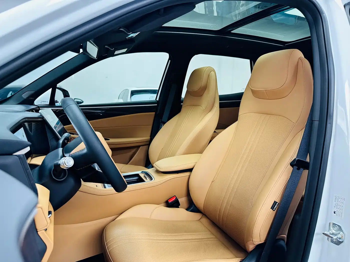 Geely Galaxy Galaxy L7 2025 EM-i 115km Explorer+ Edition фото 10
