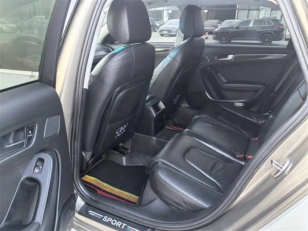 Audi A4L 2012 2.0 TFSI Auto Comfort фото 9