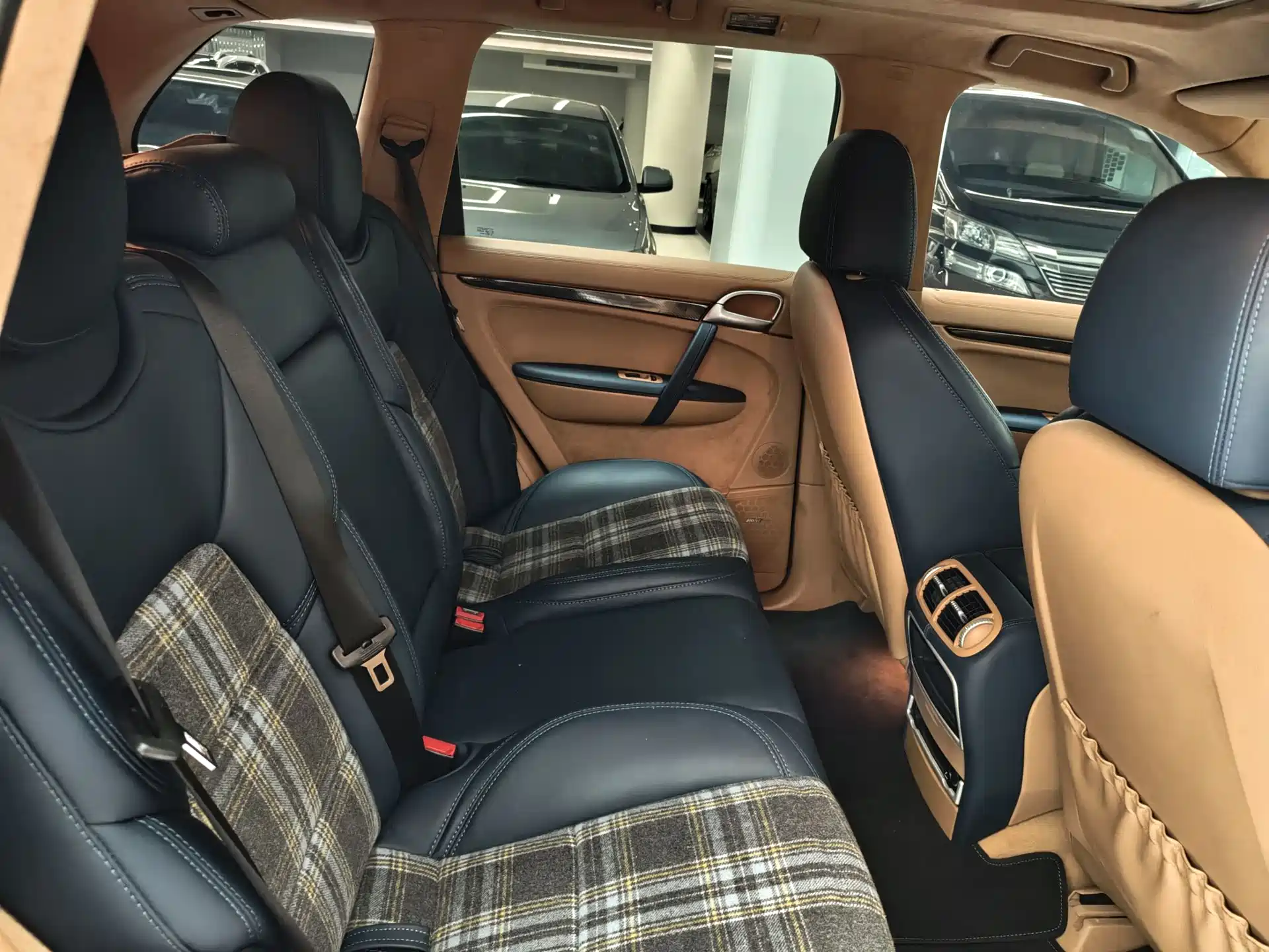 صورة 11 - Porsche Cayenne