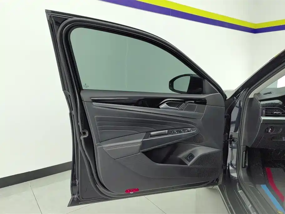 Volkswagen Passat 2023 Facelift 330TSI Starlight Elite Edition фото 7