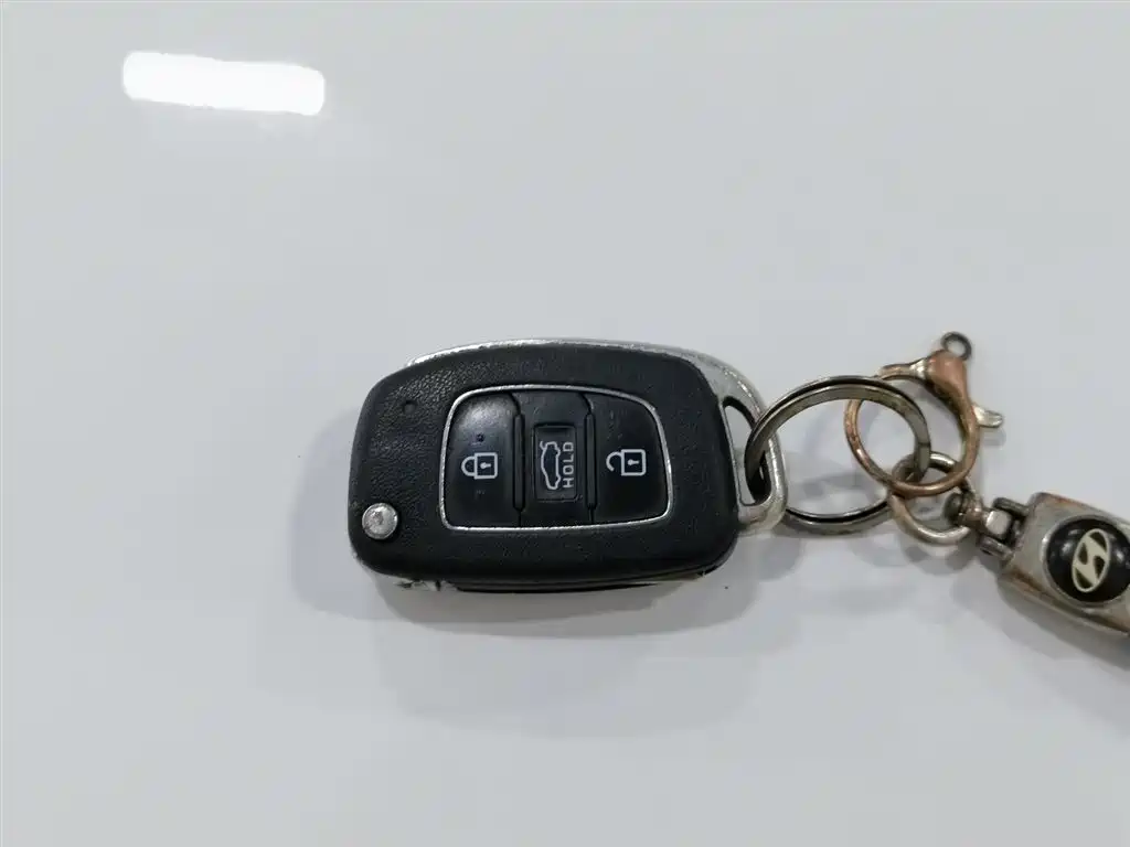 Hyundai Verna 2016 1.4L Manual Cool Edition GLS фото 19