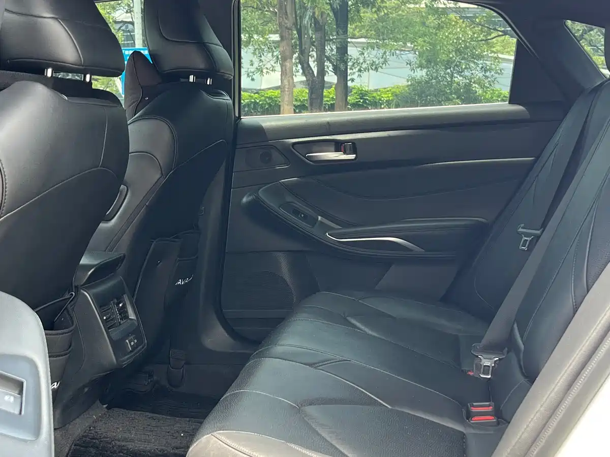 Toyota Avalon 2023 Hybrid 2.5L Luxury Edition фото 9