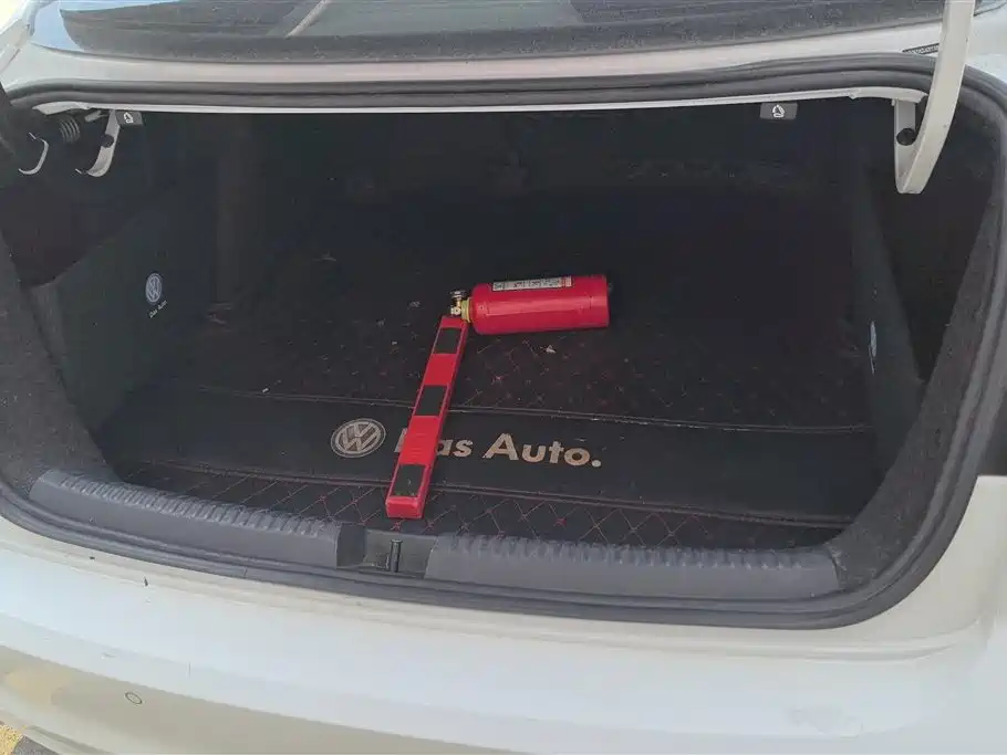 Volkswagen Sagitar 2018 1.6L Automatic Comfort фото 4