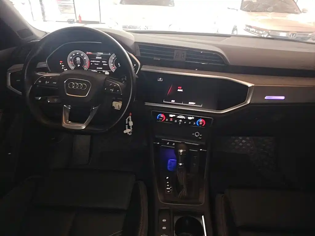 Audi Q3 2025 2024 35 TFSI Progressive Sport