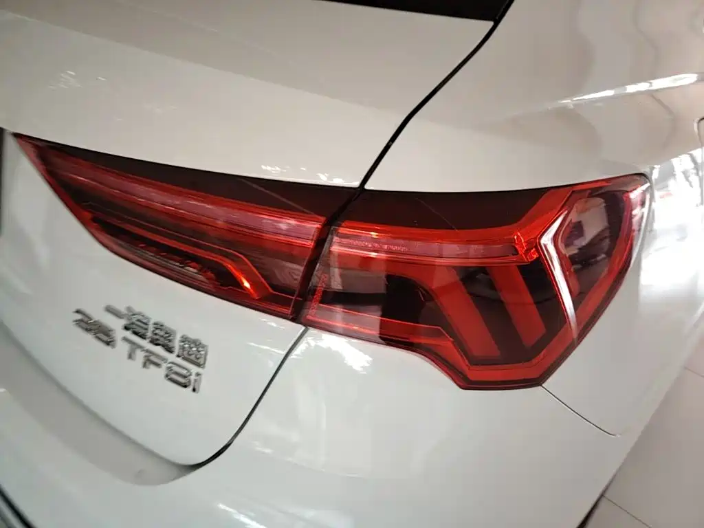 Audi Q3 2025 2024 35 TFSI Progressive Sport