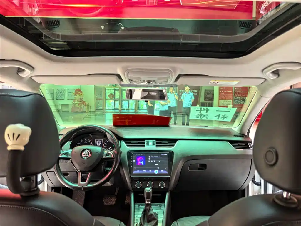 Škoda Octavia 2016 1.6L Automatic Smart Edition фото 10