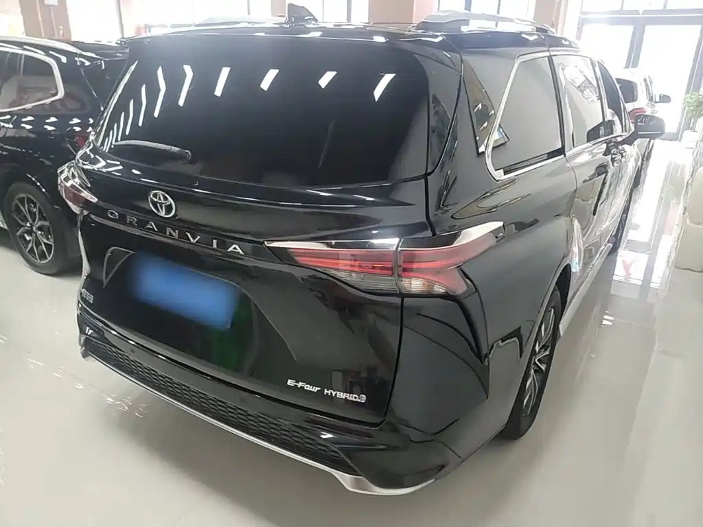 Toyota Granvia 2023 2023 2.5L Hybrid Luxury Edition