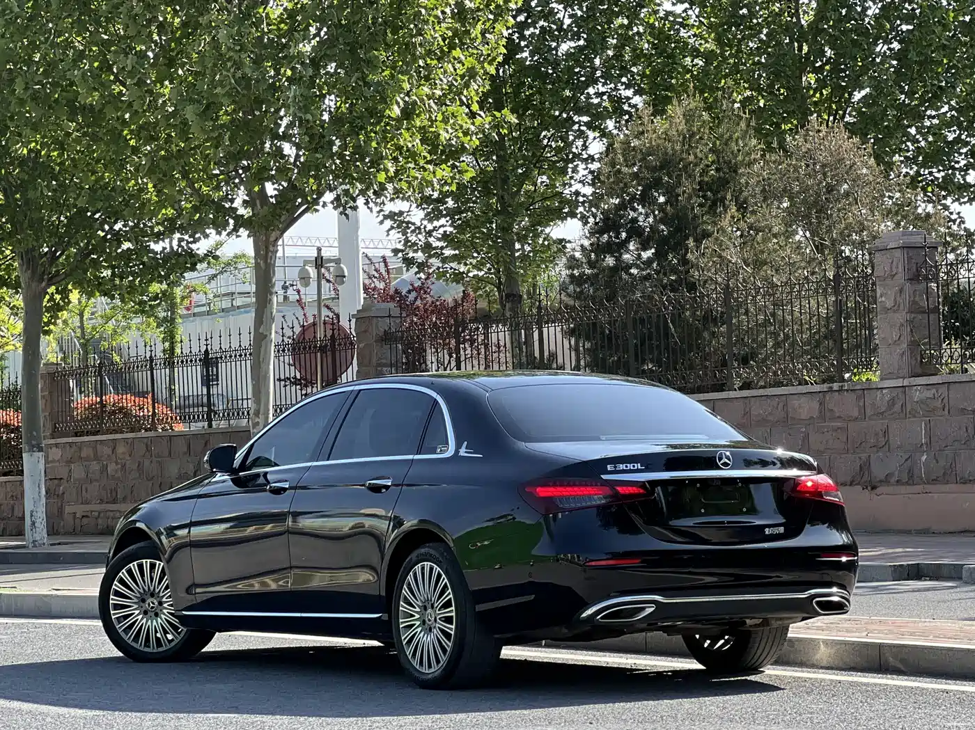 Mercedes-Benz E-Class 2022 E 300 L Fashion фото 4